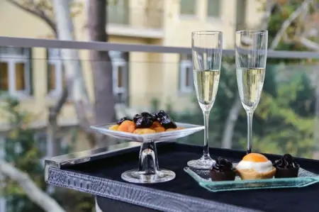 THEYHOTEL.GR
Enjoy a weekend break
Book Now
 