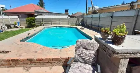 Open plan granny flat in Parow - R5,500.00

Open plan granny flat to rent from the end