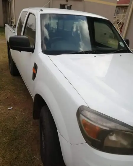 Ford Ranger 2012 - R80,000.00

Ford Ranger 2012. Car is   moving. Everything is fine

