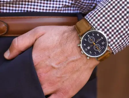 ENCLAVEMFG.COM
Pilot 41 - NavyBrown Suede
Sapphire Crystal Display
Sho