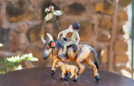 ARDMORE-DESIGN.COM
Wildebeest and Calf
Learn More
 