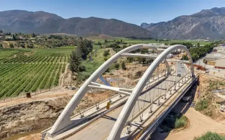 The Western Cape town of Ashton was riveted by SAs strangest-ever bridge event on