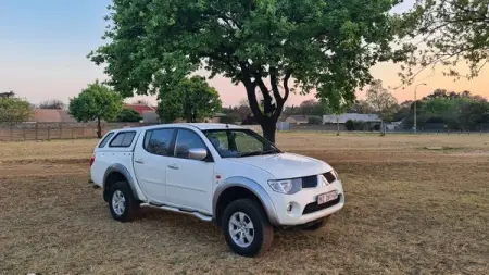 2009 Mitsubishi Triton 3.2DiD Common Rail Diesel 4 X 4 Automatic Double Cab complete wit