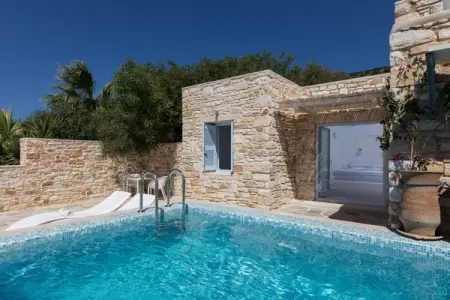 CALMEHOTELPAROS.COM
Indulge in perfect privacy
Book Now
 