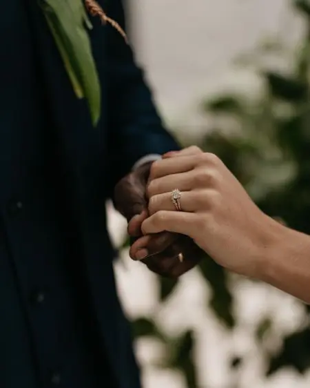 Would you ELOPE just to get married earlier?

Concept  Coordination Amo Creati