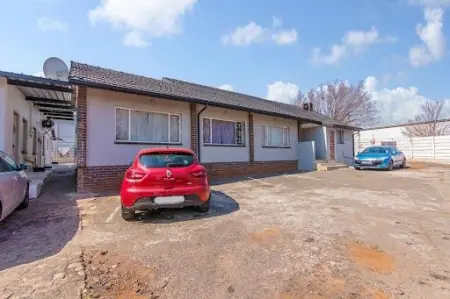 Business Zoned Income Producing Property Generating R508,800 PA

MUST SELL!!!

Property