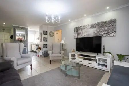 HTTPSWWW.PAMGOLDING.CO.ZAPROPERTY-DETAILS3-BE...
Great location
R2,850,000
L