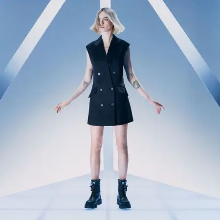 CARAKARL

Shop Online with the Link in Bio.

Shop the Collaboration now i