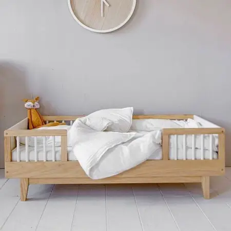 JACK AND THE BEANSTALK

This beautiful, modern toddler bed will elevate
