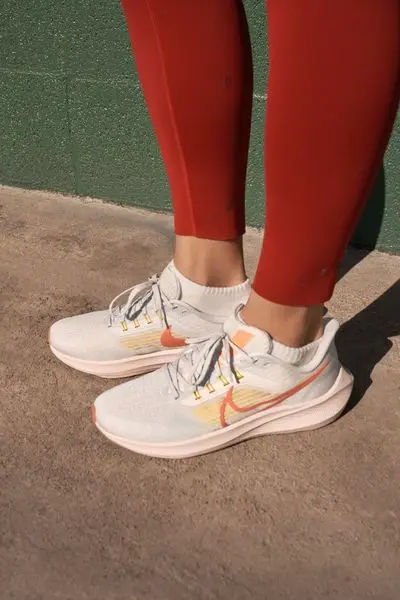 TOTALSPORTS.CO.ZA
Womens Nike Air Zoom Pegasus 39 WhitePink Shoe
Running is your daily 
