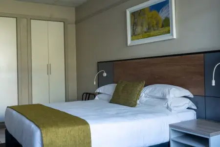 With only R650 Spend your night at our hotel !
Get our English breakfast in the mo