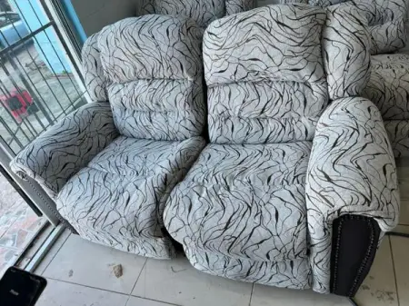 Butterworth Upholstery  Auto Trimmers

We specialise on Reupholstery  Recovering..
Fr