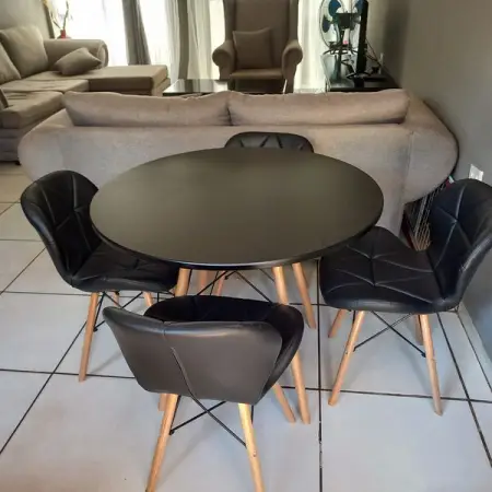 New Dining Set. R3300. Delivery at a charge around Pretoria. 0658158002
Sa
