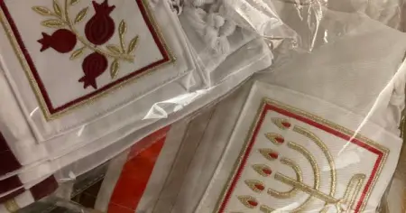 Book and Gift Shop
By Die Voete Van Jesus Boek - En Geskenkwinkel
Book and Gift Shop
Get Di