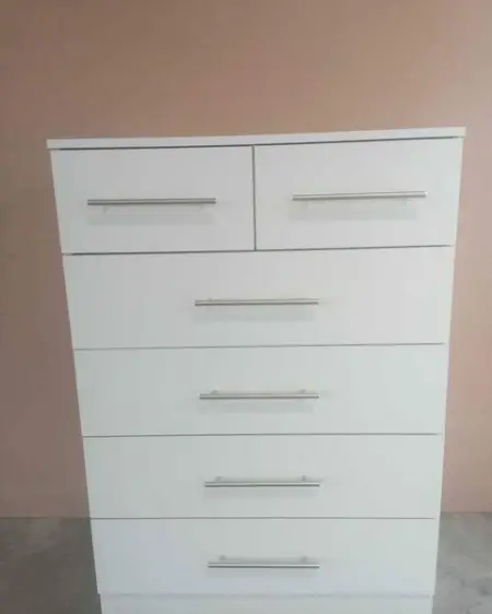 Chest of draws - R1,049.00

Melamine chest of drawers.Laybuys now available.
110cm 