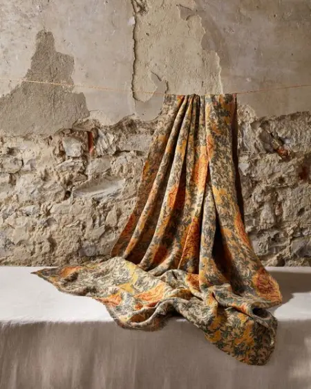 Lyria has been working for years with the worlds leading designers and fashion hou