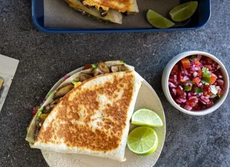 Quick, wholesome and flavourful is the best way to describe this easy mushroom crunch wra