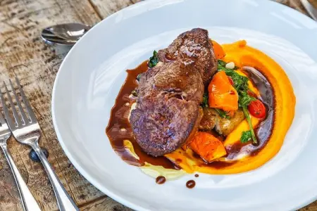 TURBINEHOTEL.CO.ZA
Decadent Dinners
18h00  21h30
See Menu
18h00  21h30