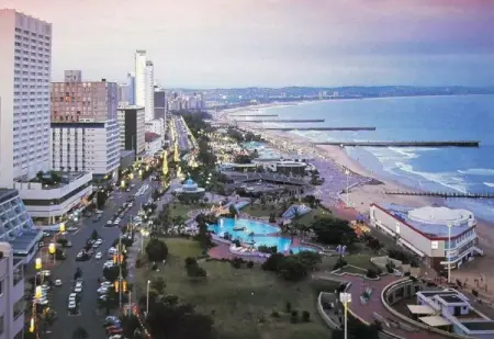 DURBAN BEACHFRONT HOTELS 
From R990 per room per night
DELUXE and From R1190 Family Rooms  4
