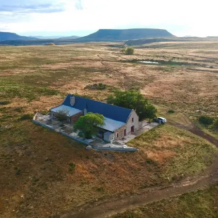 For R18 900, spend 4 nights basking in an immersive Karoo escape at Kliphuis,