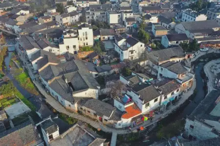 The Zhaji ancient town has a long and splendid history and civilization. The dwell