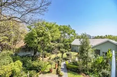 ON SHOW SUNDAY - 18th September 3pm to 5pm
3 Bedroom Home with Cottage - 