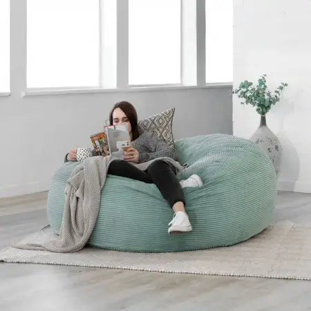 Experience pure comfort with the lush Big Boy Bean Bag. Covered in plush high quality vel