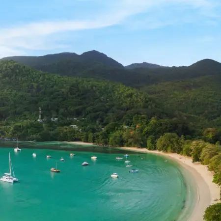 AD.DOUBLECLICK.NET
Luxury hotel overlooking Port Launay
Book Now
 