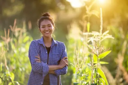  Scholarships are available for mid-career professionals.  Course Milk