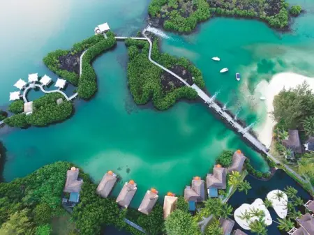 AD.DOUBLECLICK.NET
A lush of tropical greenery
Book Now
 