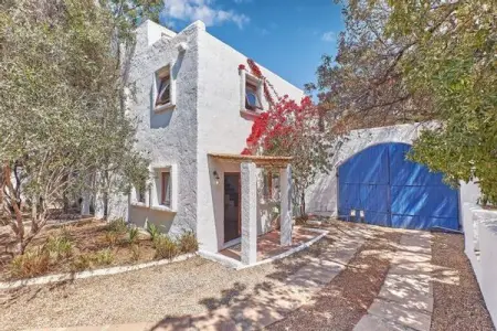 R18,500 pm  2 Bedroom Garden Cottage To Let in Beaulieu

ENCHANTING GARDEN COTTAGE
Well