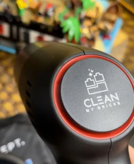 CLEANMYBRICKS.COM
Suction is just right to dust my valued collection!
5 By Br