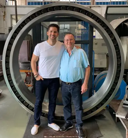 Factory visit and audit 

Were standing in front a Cylindrical Roller Bearing.

Cylindri