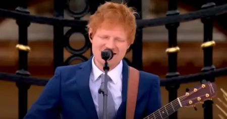 He is a class act, this really is perfect.