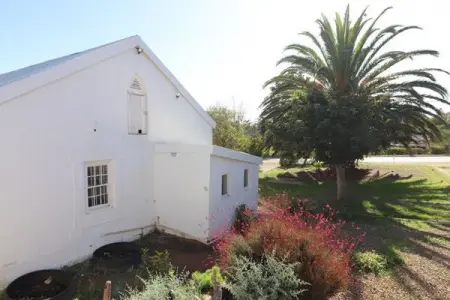 NOW YOU CAN AFFORD THE LIFE IN THE COUNTRY YOU ALWAYS WANTED
Make yourself at home in th