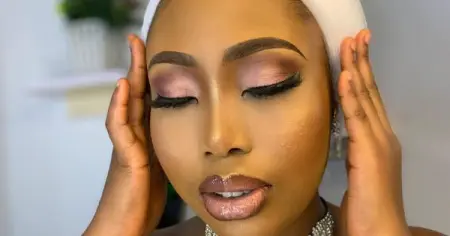 ARE YOU IN NEED OF A MAKEUP ARTIST? LOOK NO FURTHER ,WE ARE HERE TO GI