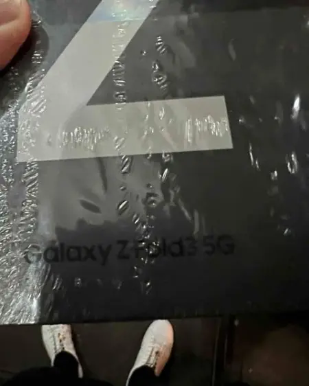 Sumsung galaxy Z fold 3,Sealed for sale 19k negotiable no time wasters