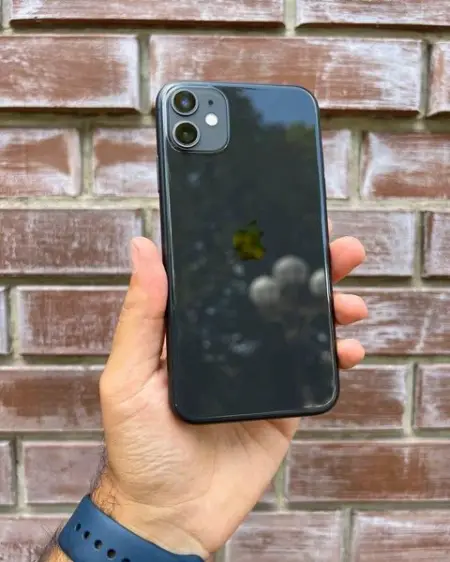 iPhone 11 64GB SPOTLESS - R7,500.00

Everything works , small scratch in