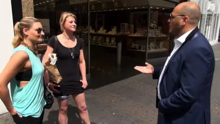 Pltzlich steht sie in einiger Entfernung vor Dir Deine absolute Traumfrau. Wunder