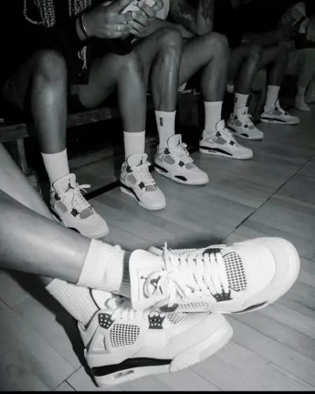 AVAILABLE FOR SALE AS SEEN 
Product Name NIKE AIR JORDAN RETRO 4
Price  Features
35,0