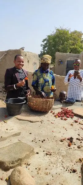 Je suis Timbnoma Bernard Ouedraogo, Prof danglais,fondateur-PDG de lentreprise TIMM,CEO