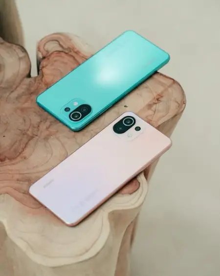 Exquisite craftsmanship. We bring you a combination of elegant design and feather-like w