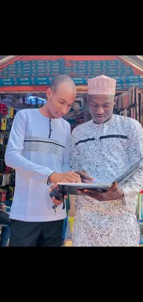 Un jeune homme sollicita un poste dans une grande entreprise. Aprs len