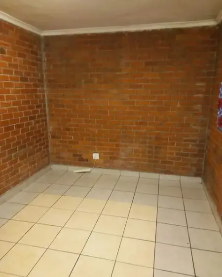 Big room to rent - R3,800.00

Big room to rent in wynberg close to pub