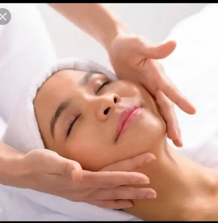 Phee Beauty Empire
Renders online skincare consultations and offers a mobile spa services 