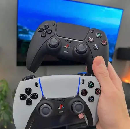 Whats your preference ? Black or white PS5 controller 

Visit our offic