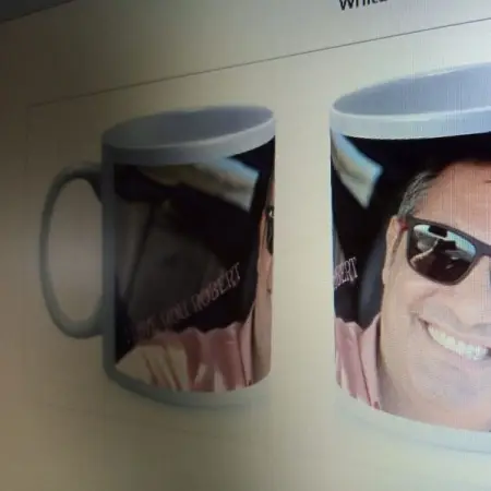 MOVING ITEMS WORLD WIDE 
FLOWER 
FRAME 
CUSTOMIZED PILLOW
CUSTOMIZED BLANKET
R