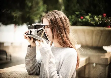 Pictures are sharp, beautiful colors and contrast. SLR670-X makes it very easy a