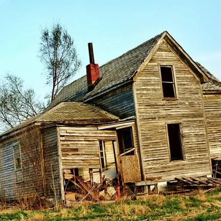 After taking possession of his grandparents old farmhouse in Tennessee,