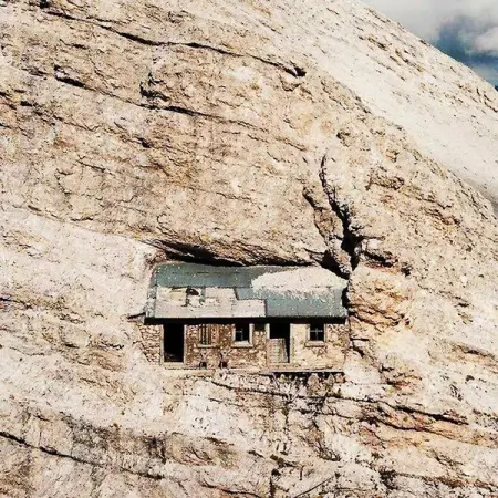 A house tucked away at 9,000 feet in the Dolomite Mountains has had peo
